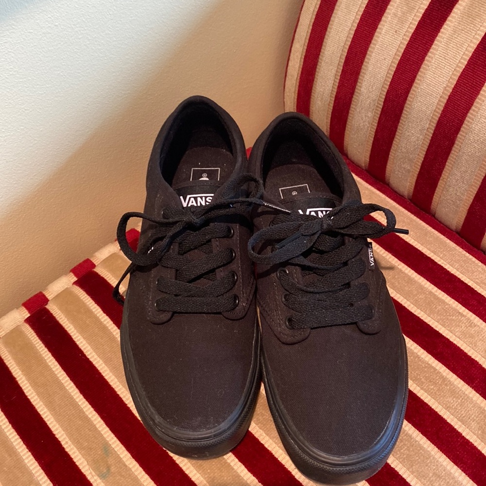 Vans Shoes - Like NEW!  Size 8.5. MEN